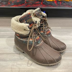 Pendleton Women’s Duck Mid Boots